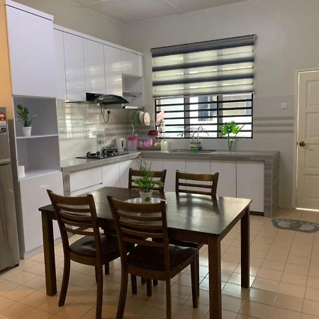 Homestay Maryam Lumut Exteriér fotografie